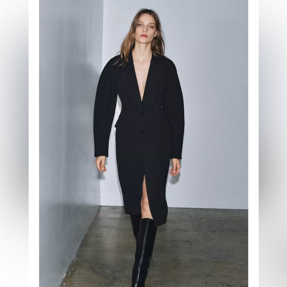 Elegant Black Long Fitted Coat